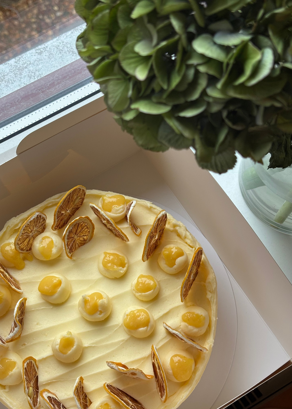 1 layer sponge filled and covered in buttercream